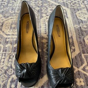 Seychelles Wedges 7.5 Black Leather Peep Toe